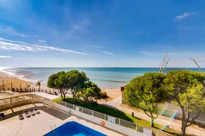 a view of the beach from the balcony of a condo at Apartamento Gaivota frente-mar in Quarteira