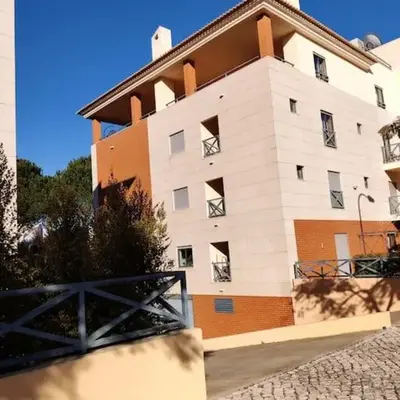 2 bedroom top floor apartment in Albufeira