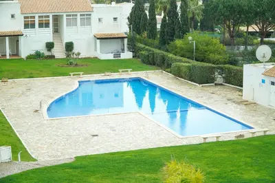 an overhead view of a swimming pool in a yard at Villa Lydika I in Albufeira