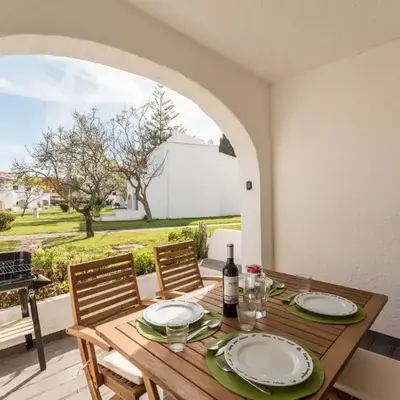 LovelyStay - Green Oasis Villa