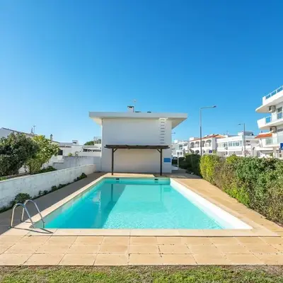Host Wise - Serene Spacious House - Swimming Pool & Garden