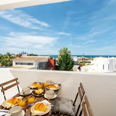Host Wise - Bright Lovely Flat - Balcony