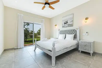 a bedroom with a bed and a ceiling fan at Quinta dos Figos - Jacuzzi Perto da Praia in Guia