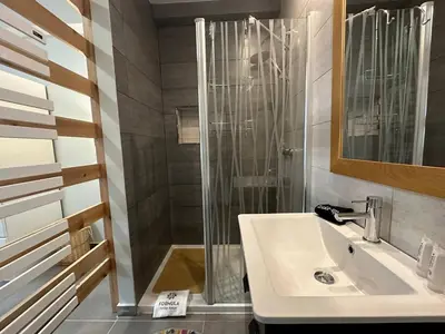 a bathroom with a sink and a shower at Carteia Mar by FHR frente Mar & piscina in Quarteira