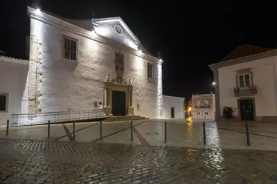 a large white building with lights on it at night at Solar Mendonca in Faro
