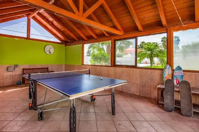 a room with a ping pong table in a room at Villa Dourado in Boliqueime