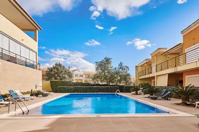 a swimming pool in the courtyard of a building at Apartment Sol de Verão mit Pool in Guia