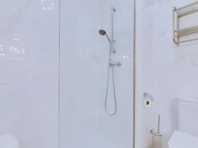 a bathroom with a shower with a glass door at Noah House, 2 bdr apartment with sea view in Quarteira