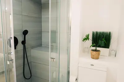 a shower with a glass door in a bathroom at Studio LUMINEUX et CALME à Vilamoura in Quarteira