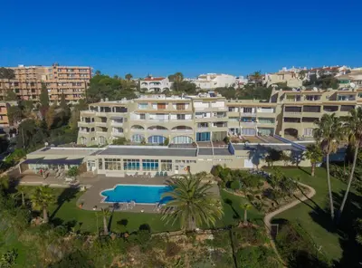 an aerial view of a large building with a swimming pool at Brisa Mar-Aveiros Apatment by Dalma Portuguesa in Albufeira