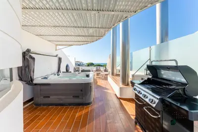 a kitchen with a hot tub and a grill at Apartment Atlantic - Vale de Lobo in Almancil