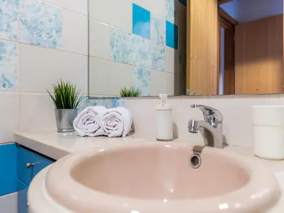 a bathroom with a sink and a mirror and towels at Luxury 1 Bedroom Apartment, Marina de Albufeira4 in Albufeira
