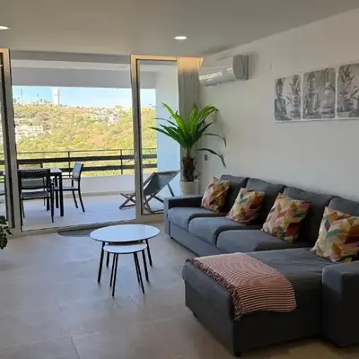 Sunny 3-Bedroom Apartment