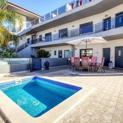 Modern Vacation Home With Pool In Quarteira