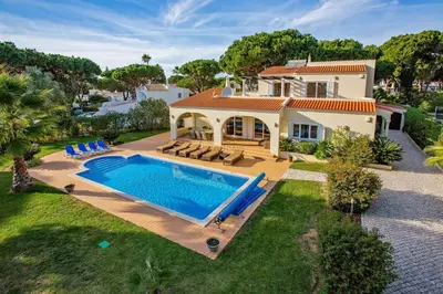 an aerial view of a house with a swimming pool at Villa Cristina in Quarteira