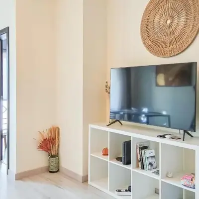 Green Balcony Holiday Work Remote Big Apartment