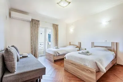 a bedroom with two beds and a couch in it at Villa Alice Albufeira in Albufeira