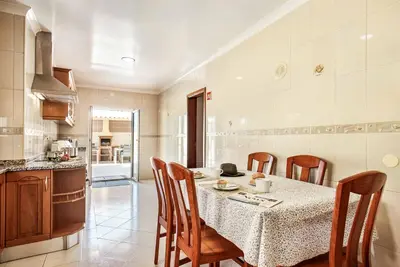 a kitchen and dining room with a table and chairs at Villa Alice Albufeira in Albufeira
