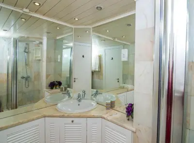 a bathroom with two sinks and a large mirror at Windmill Hill Luxury Apartment in Albufeira