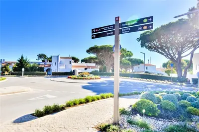 a street sign in the middle of a street at Vale do Lobo Apartment in Vale do Lobo