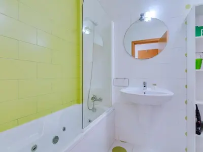 a bathroom with a sink and a shower at AL - Apartamento Canto do Mar frente à praia in Quarteira