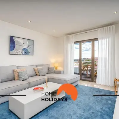 #249 Sapphire Shoreline Lodge by Home Holidays