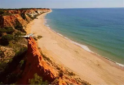 an aerial view of a beach and the ocean at Sofisticado Apartamento 3 quartos, terraço privado in Albufeira