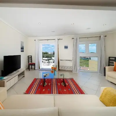 Newly Remodeled 2BD Brilliant Oura Strip 9min beach