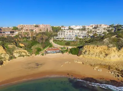 an aerial view of a resort on a beach at Apartamento Mare Aveiros Beach in Albufeira