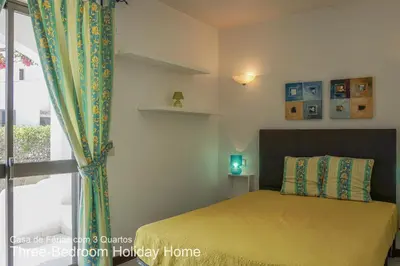 a bedroom with a bed and a window at Akivillas Quarteira Relax in Quarteira
