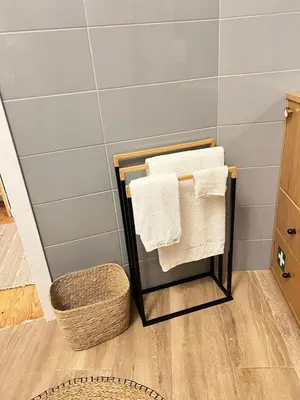 a towel rack with towels on it in a bathroom at casa da vila 33 in Faro