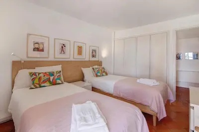 two beds in a room with white walls at Casa do Pateo in Guia