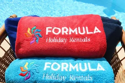 a pile of towels sitting in a basket at Villa Vilamoura, piscina privada in Quarteira