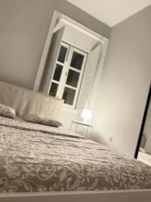 a bedroom with a bed and a window at Faro Coast Guest House in Faro