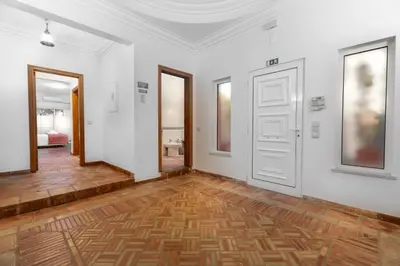 an empty room with white walls and wooden floors at Villa Las Rosas in Albufeira