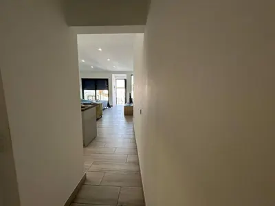 a hallway leading to a kitchen with a tile floor at Casa Susana in Faro