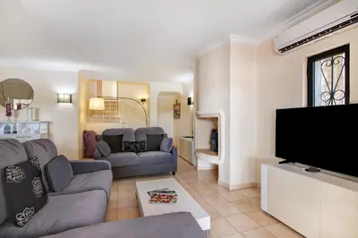a living room with a couch and a flat screen tv at Apartamento Tennis View in Almancil
