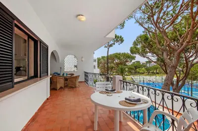 a swimming pool in the middle of a house at Apartamento Tennis View in Almancil