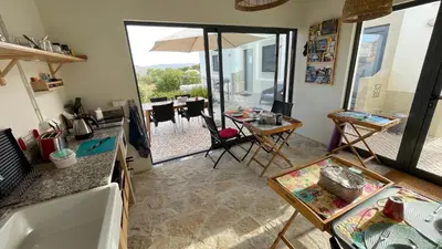 a living room with a table and an umbrella at B&B Casa Encantada in Boliqueime
