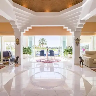 Traumhaft schöne Villa mit Pool und Meerblick