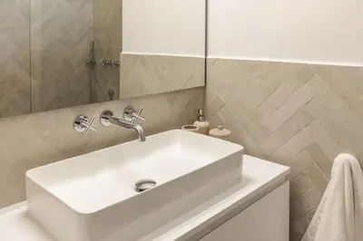 a bathroom with a white sink and a mirror at Aldeamento Aldeia do Golf V3 in Vilamoura