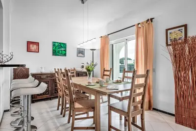 a kitchen and dining room with a table and chairs at Villa Julia Gale in Guia