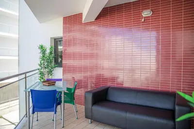 a dining room with a table and a couch at Apartamento Dubai By Garvetur in Quarteira
