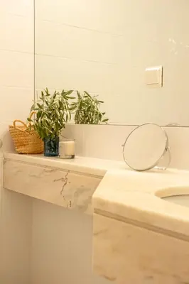 a bathroom with a counter with a mirror and a sink at Apartamento T2 duplex - Vilamoura in Quarteira
