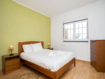 a bedroom with a bed and a window at Akivillas Albufeira Repose in Albufeira