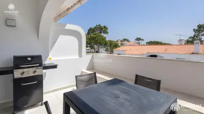 a patio with a table and a grill on a balcony at Apartamento Fairway in Loulé