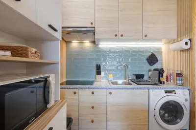 a kitchen with a sink and a washing machine at Apartamento Perfeito in Albufeira