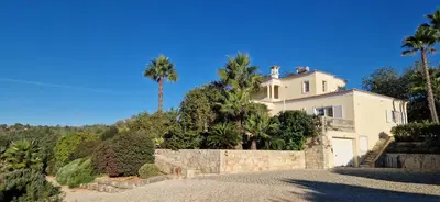 a house with two people on the top of it at Casa Amani in Loulé