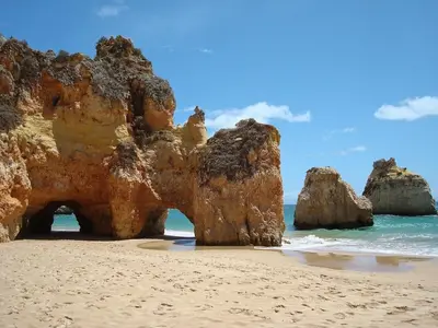 an arch in the rocks on the beach at Apartment Ouramar - 550 meters from de beach in Albufeira
