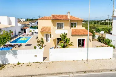 a villa with a swimming pool and a house at Villa Girassol in Galé
